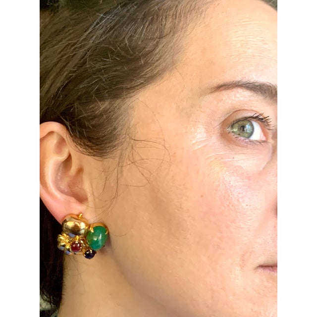 Contemporary 12 Carat Cabochon Emerald Diamond Clip Earrings 14 Karat Yellow Gold, Estate For Sale - Image 3 of 18