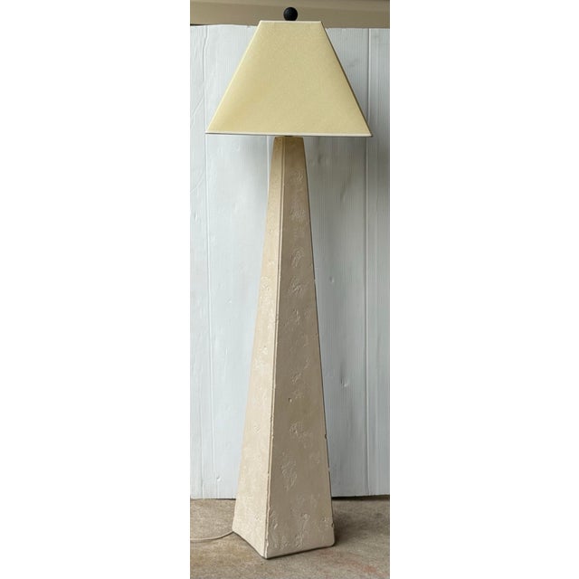 Original 1980s floor lamp please look at pictures for overall detail and measurements. Feel free to reach out with any...