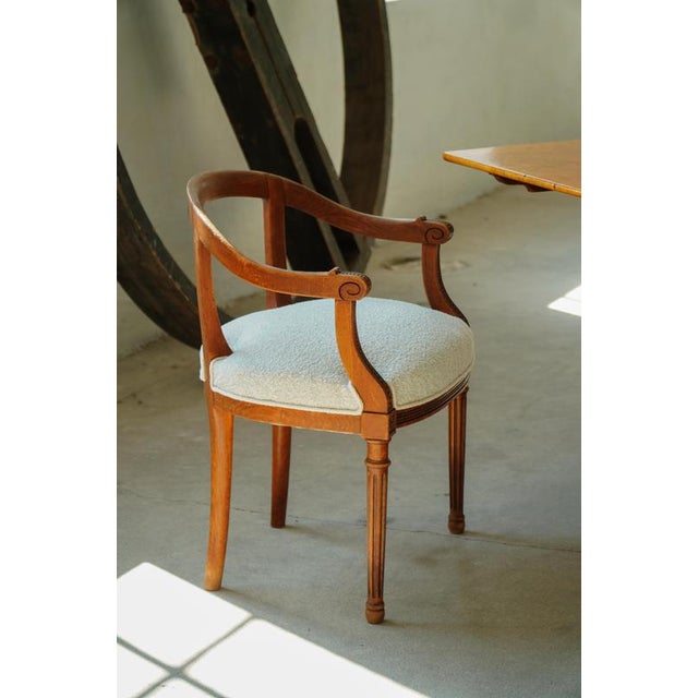 Wood Early 20th Century Danish Art Nouveau Armchairs in Elm & Bouclé, 1920s, Set of 2 For Sale - Image 7 of 18