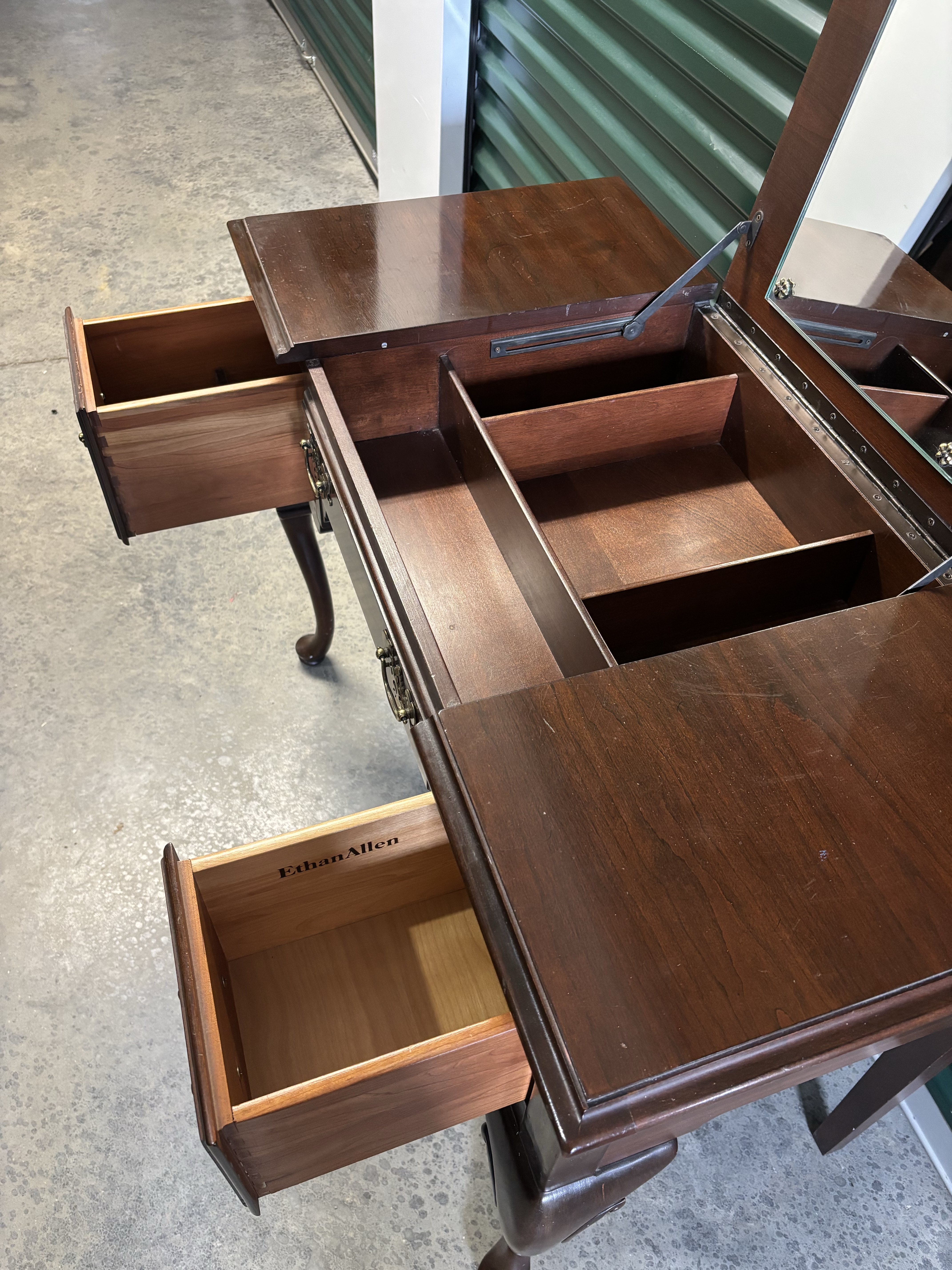 1990s Ethan Allen Georgian Court Queen Anne Vanity Table With Flip
