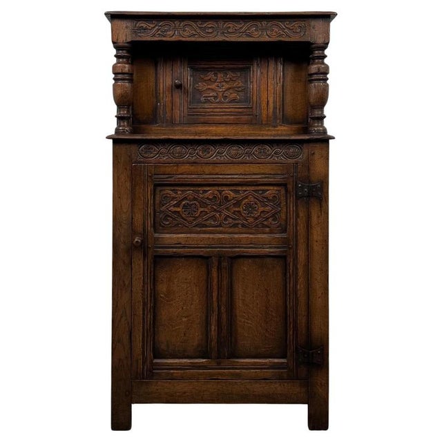 Antique English Narrow Carved Oak Court Cabinet, 1900s For Sale - Image 11 of 11