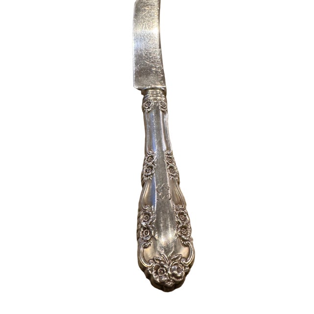 Antique International Silver, Sterling Silver "Wild Rose- Old Rosalind" Dinner Knife. Set of 4. Monogram "B". For Sale In Detroit - Image 6 of 7