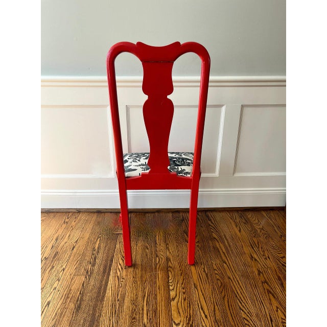 Queen Anne Early 20th Century Chinese Red Lacquer Queen Anne Style Vintage Chairs For Sale - Image 3 of 4
