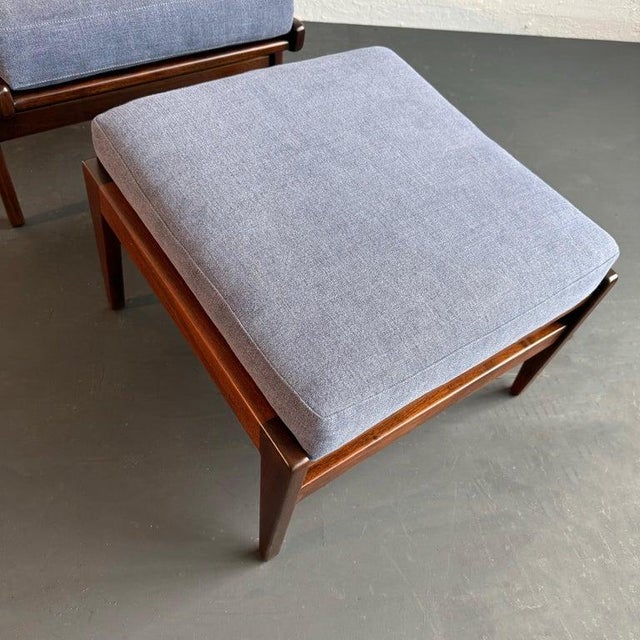 1950s Mid-Century Modern Jens Risom U430 Walnut Lounge Chair With Ottoman For Sale - Image 9 of 10