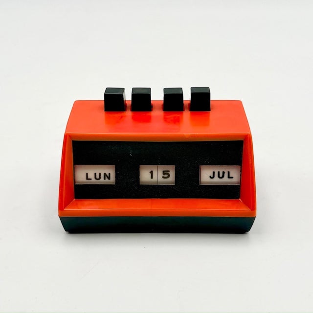 1970s Vintage Pop Design Perpetual Desk Calendar in Red Plastic, 1970s For Sale - Image 5 of 13