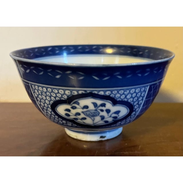 Antique 18th Century Edo Period Japanese Blue & White Porcelain Small Footed Bowl For Sale - Image 4 of 16