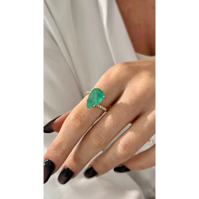 2010s Natural Emerald Diamond Ring Size 7 14k Y Gold 7.17 TCW Certified For Sale - Image 5 of 16