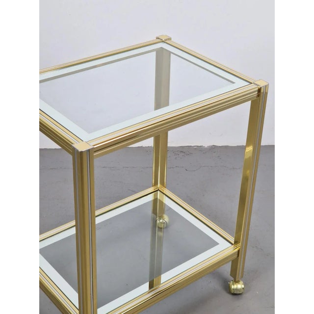 Vintage Regency Two-Tone Serving Trolley in Brass & Glass, 1970s For Sale - Image 4 of 9