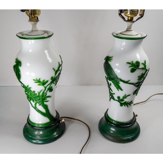 20th Century Pair of Chinese Chinoiserie Peking Glass Table Lamps For Sale In New York - Image 6 of 18