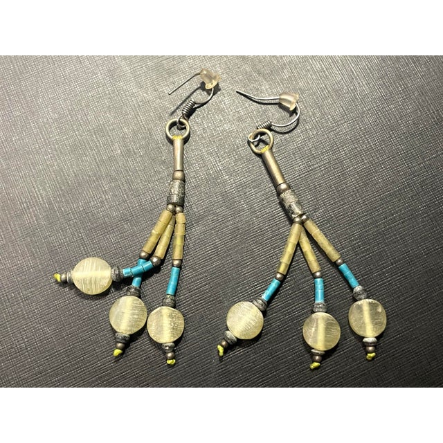 Native American Art Ealry 20th Century Pair of Native American Style Heishi Earrings, Early Unmarked Handmade Item. For Sale - Image 4 of 6