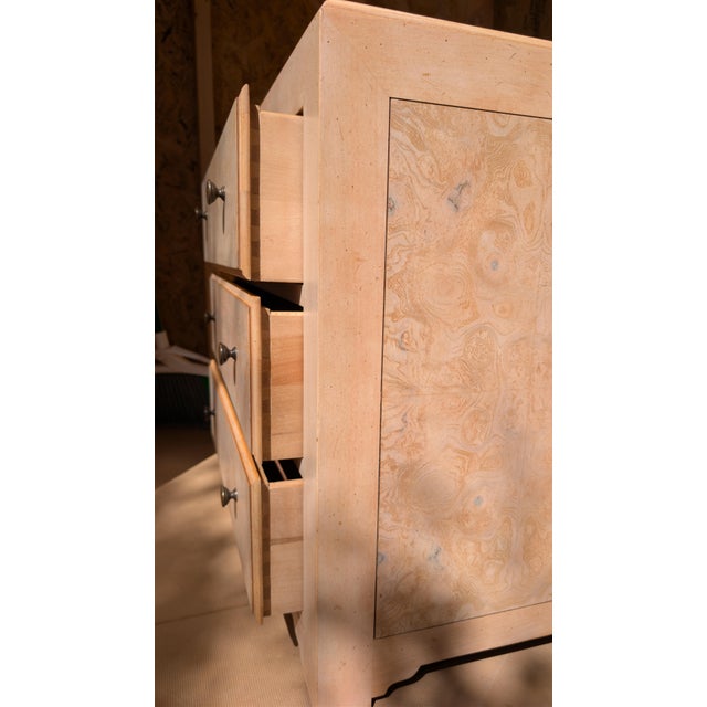 Vintage Hekman Blond 3-Drawer Bedside Chest With Bookmatched Figured Veneer For Sale - Image 12 of 18