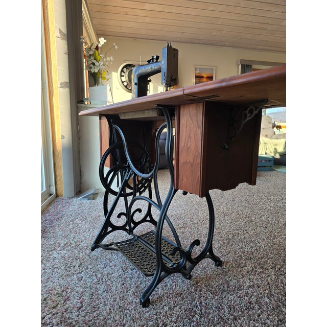 1900 - 1909 Antique German Treadle Sewing Machine “Favorite” With Locking Cover & Key For Sale - Image 5 of 10