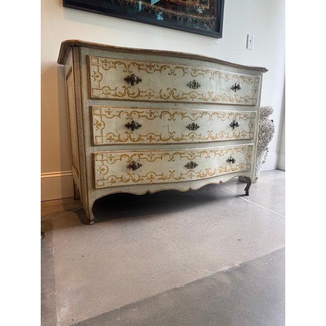 Antique Serpentine Bombe Commode For Sale In Greenville, SC - Image 6 of 7