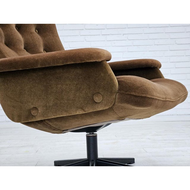 Vintage Scandinavian Swivel Chair in Velour, 1960s For Sale - Image 4 of 18