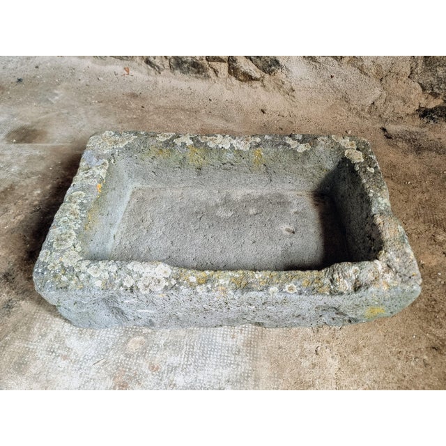 This antique french stone trough originates from the puy-de-dôme region and dates to the 18th century. Hand-carved from...
