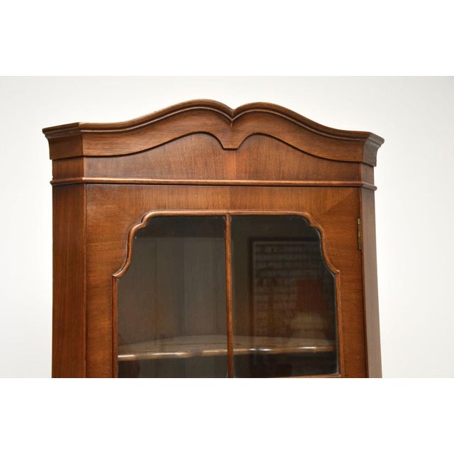 1950s Vintage Georgian Style Burr Walnut Corner Cabinet, 1950s For Sale - Image 5 of 8