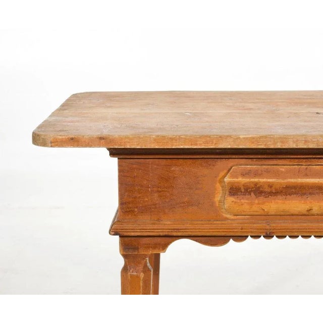 Original painted swedish table, freestanding and richly carved. From dalarna in sweden, circa 1800 - 20 h. 75 w. 150 d. 80...