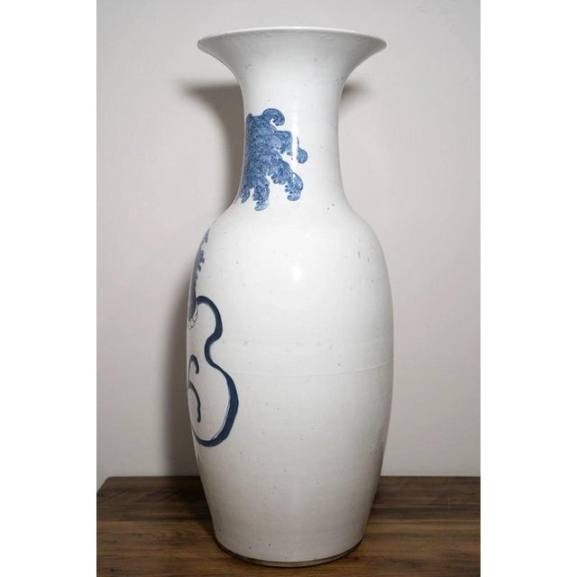 Large Antique 19th Century Qing Chinese Blue & White Foo Dog Porcelain Vase For Sale - Image 4 of 18