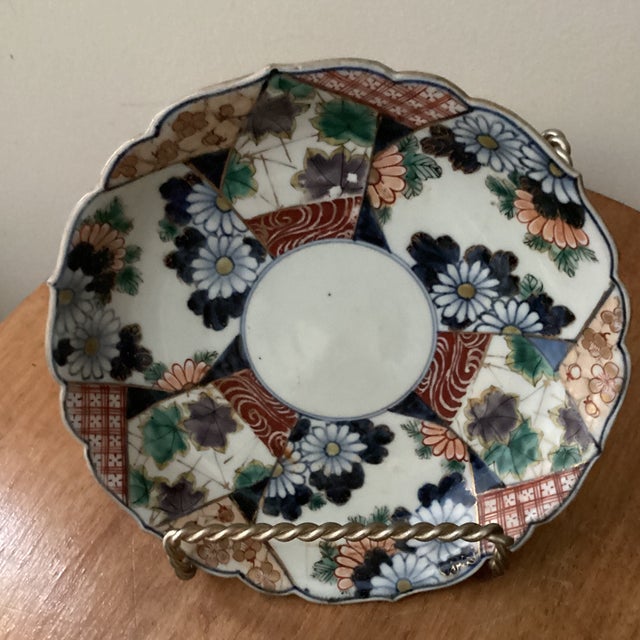 Antique Arita Porcelain Scalloped Hand Painted Imari Bowl Meiji Period (1868-1912) Japan For Sale - Image 12 of 12