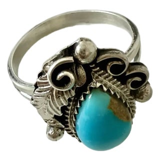 Vintage American Turquoise and Sterling Silver Ring With Leaf Motif - Size 8.25 For Sale
