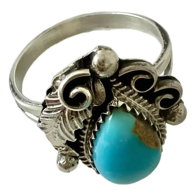 Vintage American Turquoise and Sterling Silver Ring With Leaf Motif - Size 8.25 For Sale