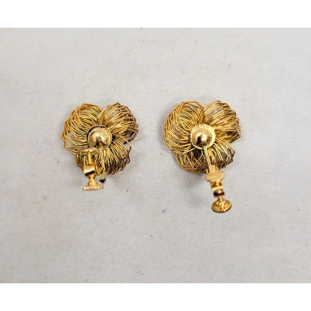 Vintage 1980s Signed Les Bernard Goldtone Faux-Pearl Flower Clip Earrings-2 Pieces For Sale In Philadelphia - Image 6 of 8