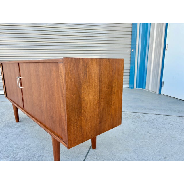 1970s Mid-Century Modern Walnut Tambour Door Credenza / Media Console For Sale In Los Angeles - Image 6 of 12