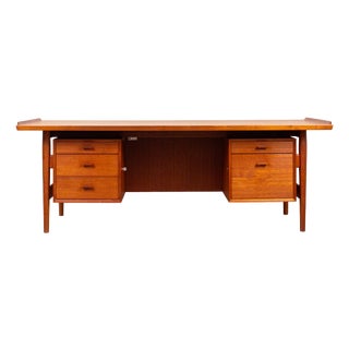 Mid-Century Danish Model 207 Desk in Teak by Arne Vodder for Sibast, 1960s For Sale