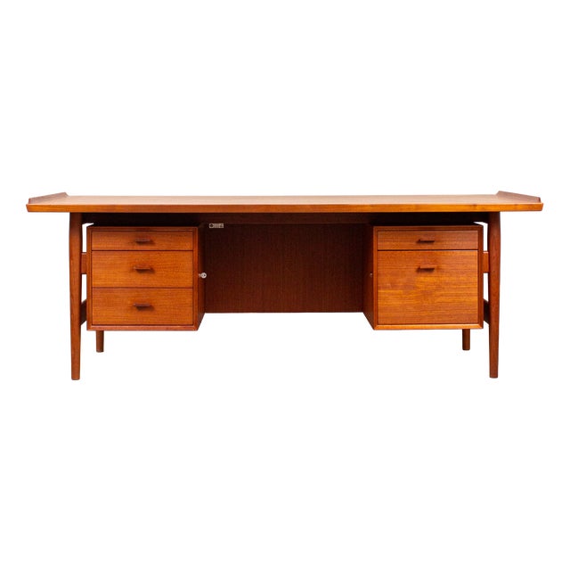 Mid-Century Danish Model 207 Desk in Teak by Arne Vodder for Sibast, 1960s For Sale