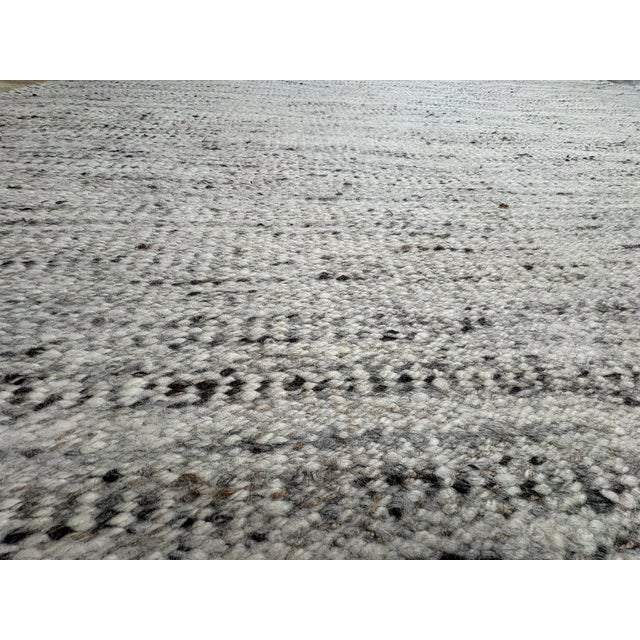 Rh Saravia Wool & Jute Rug – 9x12 Grey Multi | Handwoven Wool & Jute | Made in India For Sale - Image 16 of 18