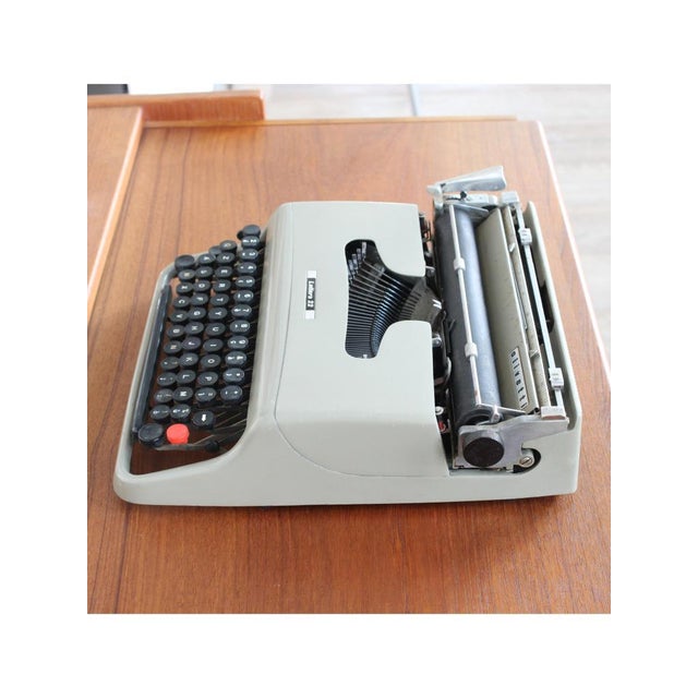 Lettera 22 Typewriter from Olivetti, 1950s For Sale - Image 5 of 14
