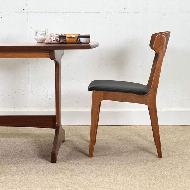 Peter Hayward designed this extending dining table for the well-known Swedish cabinet maker Vanson, who handcrafted it in...