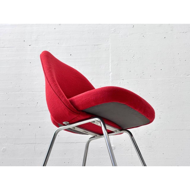 Vintage Executive Chair with Red Fabric Upholstery by Eero Saarinen for Knoll International, 1960s For Sale - Image 14 of 16