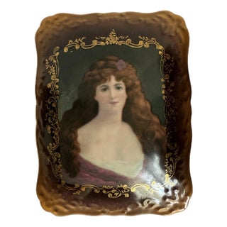 1930's Victorian Porcelain Cameo Lidded Trinket Jewelry Box For Sale