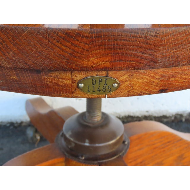 Early 1900s Tiger Oak Swivel Adjustable Office Desk Side Accent Chair 6663 For Sale - Image 12 of 16
