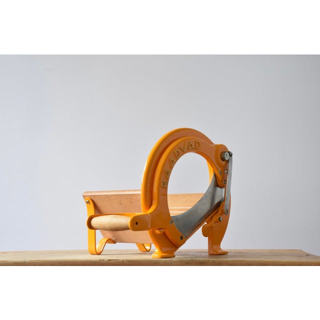 This iconic Danish bread slicer was designed by Ove Larsen for Raadvad and manufactured circa 1960s. It is a rare model...