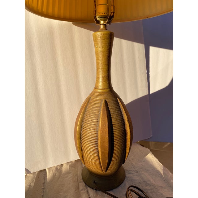 Mid-Century Modern Textured Pottery Lamp For Sale In Los Angeles - Image 6 of 13