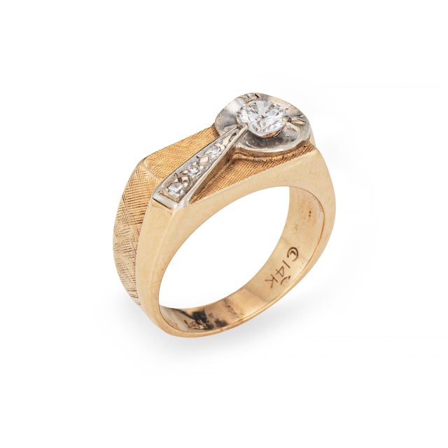 Stylish vintage diamond shooting star ring crafted in 14k yellow gold (circa 1970s). One diamond is estimated at 0.20...