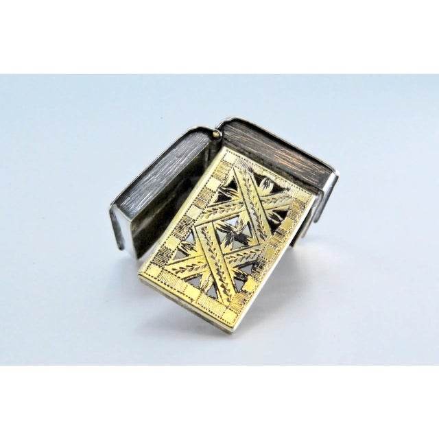 George III Book-Shaped Silver and Gold Vinaigrette Box For Sale - Image 4 of 10