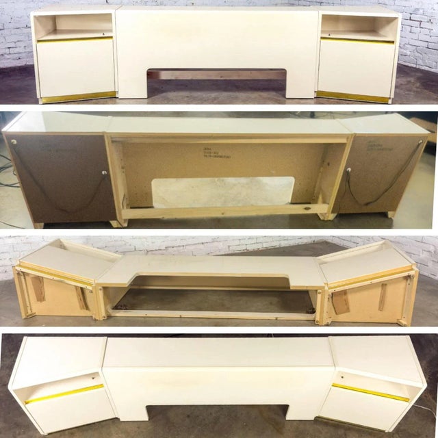 1990’s Modern to Postmodern Lane Furniture Queen Size Bed Headboard W/Nightstands White Lacquer & Brass For Sale - Image 15 of 18