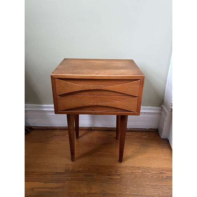 Small nightstand by Niels Clausen for NC Møbler (unmarked; no labels or stamps). Two drawers. Oak veneer over plywood. In...