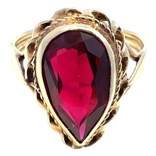 14k Yellow Gold Pear-Shape Garnet Ring, Size 6.5 For Sale