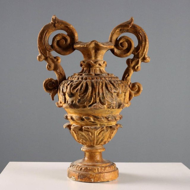 Wood Italian Baroque Vase in Carved Gilded Wood For Sale - Image 7 of 8