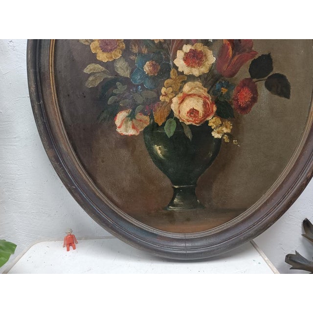 Round Panel Painted with Flowers, in Good conditions. Designed 1920 to 1949