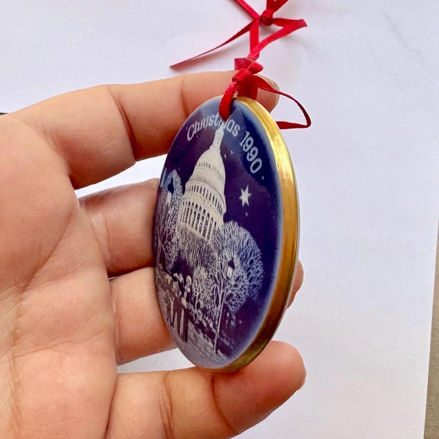 1990s Vintage Bing & Grøndahl Ornament "The Capitol" From the Limited Edition "Christmas in America" 1990, -, Blue and White Porcelain For Sale - Image 5 of 10