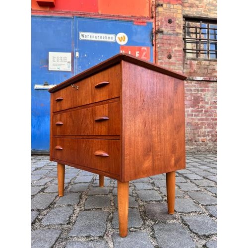 Small Danish Chest of Drawers with Shell Handles and Lock For Sale - Image 11 of 11