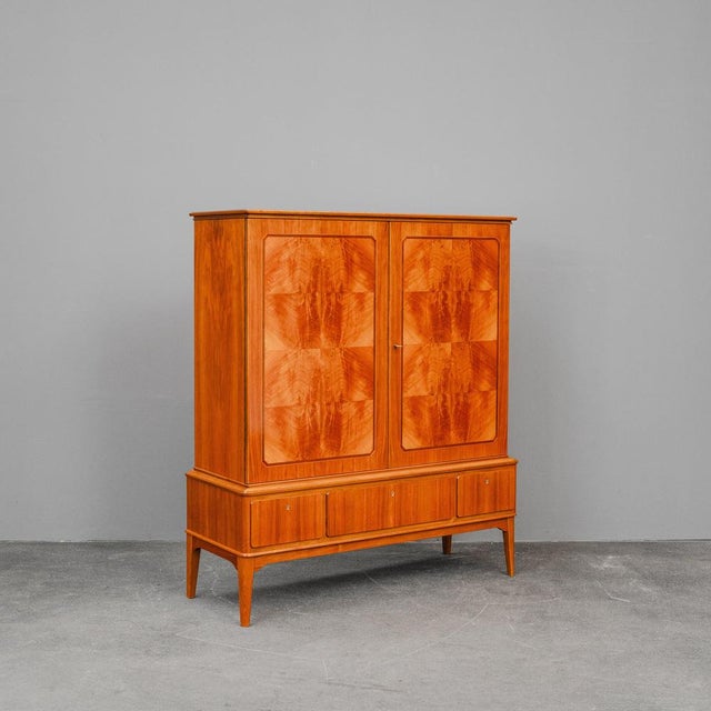 Item: Highboard Period & Style: Mid-Century - Mid-20th Century Features: - Stunning highboard in very good, well-...