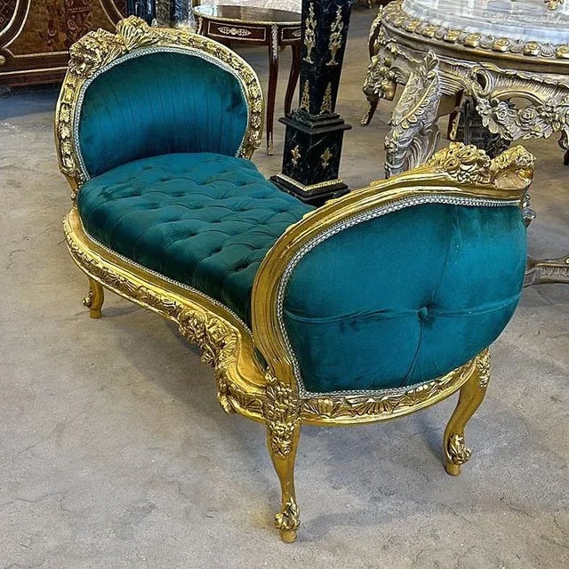 In love whit this bench/settee. This is fully refinished in gold and tufted in high end designer velvet fabric. The frame...