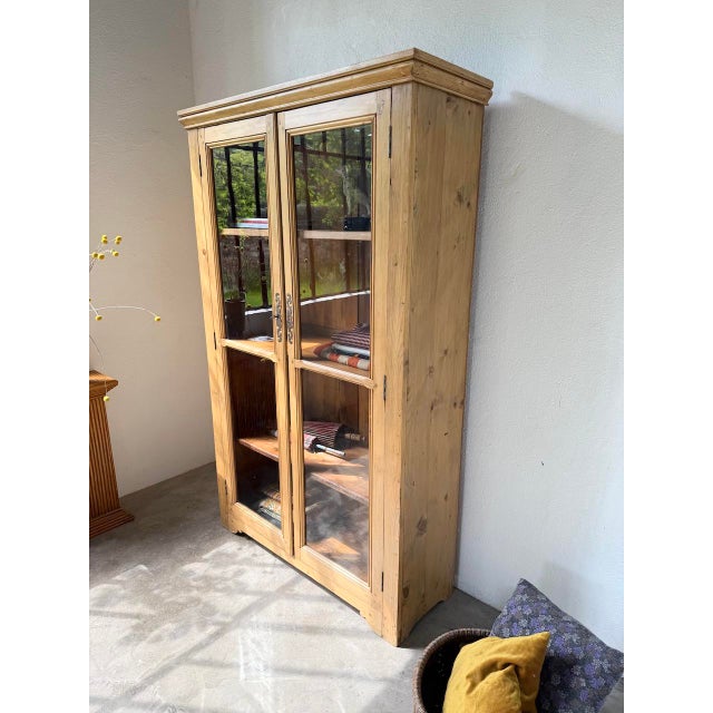Vintage Display Cabinet in Pine and Glass, 1950 For Sale - Image 17 of 18
