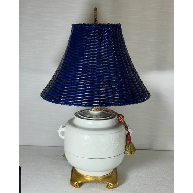 White Vintage Chinoiserie White Ginger Jar Table Lamp With Navy Blue Wicker Shade - Newly Painted For Sale - Image 8 of 11